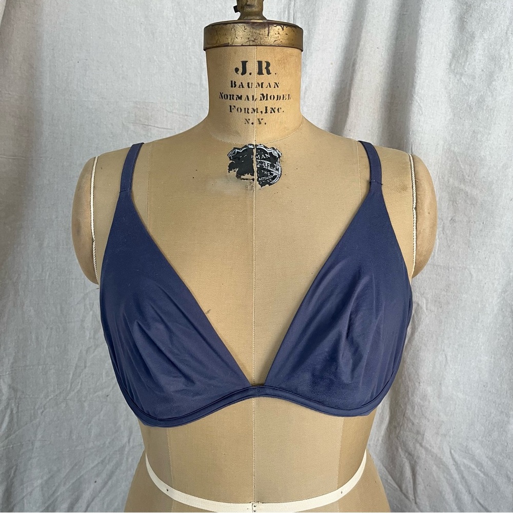Victoria’s Secret Incredible by Victoria’s Secret Unlined Plunge Bra Size 36C